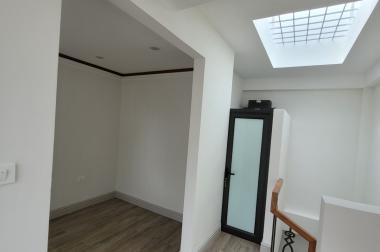 KHÚC THỪA DỤ - TRƯƠNG CÔNG GIAI - 50M2 X 7 TẦNG - THANG MÁY - MT4.1M VUÔNG ĐẸP - Ô TÔ 7 CHỖ VÀO