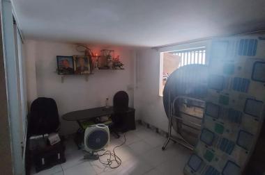 BÁN NHÀ: HẺM 3 GÁC ĐỖ CỬA - VÀI BƯỚC RA HXH - NHÀ ĐẸP - NỘI THẤT TỐT - 3 TẦNG KIÊN CỐ.GIÁ 2TỶ6  