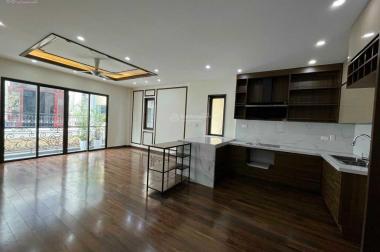 Cần bán gấp căn lô góc ngõ 560 Nguyễn Văn Cừ 60m2x5T, 5m MT. Giá 12.5 tỷ, Gara Ôtô. KD.