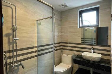 Cần bán gấp căn lô góc ngõ 560 Nguyễn Văn Cừ 60m2x5T, 5m MT. Giá 12.5 tỷ, Gara Ôtô. KD.