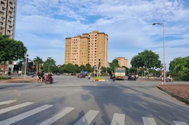Bán đất phân lô đấu giá Giang Biên, 70m, MT 5m, ô tô, vỉa hè, 7 tỷ 5