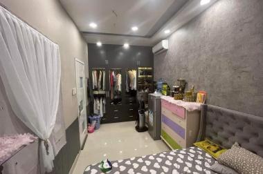 TRUNG TÂM Q7 , 3 TẦNG , HẺM THÔNG , NHÀ MỚI Ở NGAY , CHỈ NHỈNH 2 TỶ