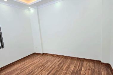 Bán nhà gấp Giáp Nhị - Hoàng mai , Dt 45m2 , 5 Tầng , giá hơn 3 tỷ , Ngõ nông , hai thoáng