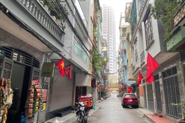 Nhà phân lô, ô tô tránh cực hiếm: Trường Chinh - Giải Phóng