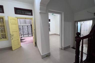 Giáp Nhất - Thanh Xuân, Lô Góc, D.Tích 68m2, 3 Tầng, MT Rộng, Giá 7.6 tỷ