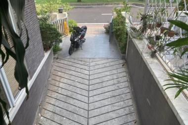 Bán biệt thự trung tâm Q7 chỉ 1km sang Q1 giá chỉ 20,4 tỷ