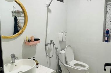 Bán nhà Hoàng Hoa Thám, 31m x 5 tầng, 20m ra mặt phố ô tô đỗ, ngõ nông. Giá 4,6 tỷ