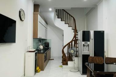 Bán nhà Hoàng Hoa Thám, 31m x 5 tầng, 20m ra mặt phố ô tô đỗ, ngõ nông. Giá 4,6 tỷ