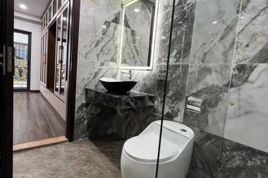 Cần bán nhà mới phố Nguyễn Văn Cừ 70m2, 6T, 4.5m MT, Thang máy, Gara 2 ô tô - full nội thất.