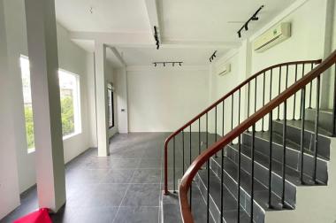 Bán nhà ngõ Hàng Bún 37m x 5 tầng, mt: 7.5m
Giá chào: 22 tỷ thương lượng