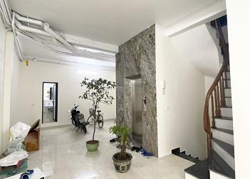 Chính chủ cho thuê tầng 1 - 70m2 nhà mặt phố ĐÊ LA THÀNH LỚN, , Phường Ô Chợ Dừa, Đống Đa, Hà Nội