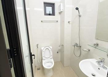 Chính chủ cho thuê tầng 1 - 70m2 nhà mặt phố ĐÊ LA THÀNH LỚN, , Phường Ô Chợ Dừa, Đống Đa, Hà Nội