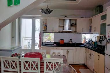 Cần bán Căn hộ penthouse Nguyễn huy Tưởng HN 217m2 4pn 1 sân vườn 