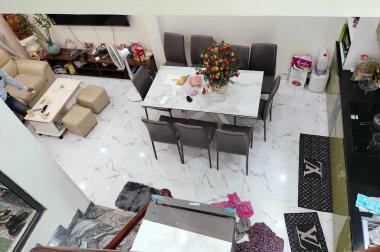 Bán Gấp Nhà Bồ Đề, Long Biên, 35m2, MT5.2m, Phân Lô, Ô Tô, Full đồ, nhỉnh 5 Tỷ