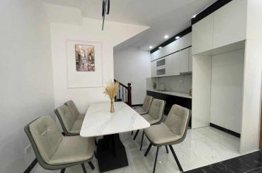 Bán Nhà Phố Hồng Tiến, Bồ Đề, 38m2, 5 Tầng, Lô Góc, Phân Lô, Ô Tô, Nhỉnh 5 Tỷ