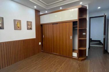 Bán Nhà Phố Hồng Tiến, Bồ Đề, 38m2, 5 Tầng, Lô Góc, Phân Lô, Ô Tô, Nhỉnh 5 Tỷ