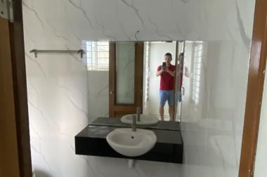 Cho thuê nhà nguyên căn tại Ngõ 222F Đội Cấn, Ba Đình. Nhà rộng 2 thoáng. Chỉ 35tr