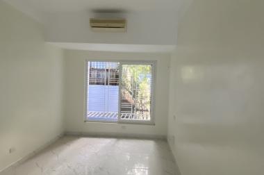 Cho thuê nhà nguyên căn tại Ngõ 222F Đội Cấn, Ba Đình. Nhà rộng 2 thoáng. Chỉ 35tr