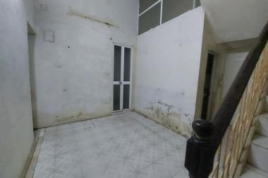 Cho thuê nhà Lạc Long Quân, 70m2, 4T, 3N, ô tô, KD online, 10tr, Cầu Giấy.