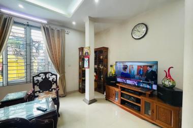 Cho thuê nhà tại Kim Mã, Ba Đình, 5 tầng, mặt ngõ Kinh Doanh, ô tô tránh. Giá 20 triệu