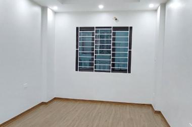 Bán nhà 5T, phố Nguyễn Thái Học, Hà Đông. Vị trí đẹp, cách 1 nhà ra đường ô tô tránh. Giá 4,25 tỷ. Lh 0984672007