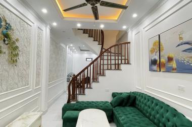 NHÀ ĐẸP- TRUNG TÂM CẦU GIẤY- 10 MÉT Ô TÔ TRÁNH- NHÀ MỚI XÂY.