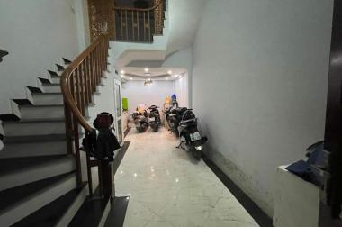 Bán nhà ngõ 236 Khương Đình 42m x 5 tầng, mt: 3.5m, ô tô nhỏ đỗ cửa, chỉ hơn  4 tỷ
