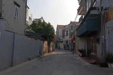 Cần bán mảnh đất Tổ 14 P. Thạch Bàn, DT 78m2, MT 5.3m, Ô tô tránh. Gần Gaden City.