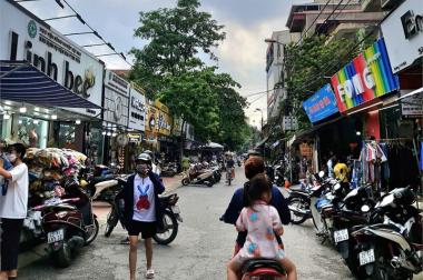 Bán 53m2 đất phố Ngô Xuân Quảng vào 30m. Ô tô 7 chỗ vào nhà. Chỉ 3xyz triệu. Lh 0989894845