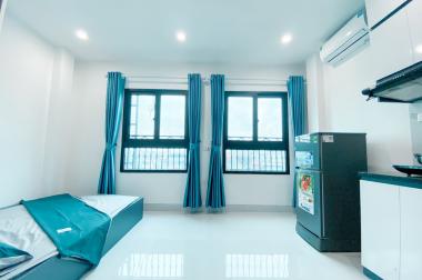 Duy nhất tại Ngã Tư Sở - Bán toà CCMN 11 phòng, thang máy, 3 nhà ra phố - Hơn 8 tỷ