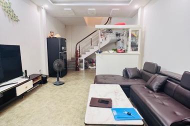 Bán nhà Quận Cầu Giấy 4 tầng, ngõ rộng, 72m2 MT 4m. Giá 6 tỷ từ nhà ra phố khoảng 100m