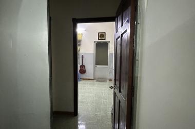 Phòng 20m2, nhà vệ sinh rộng, đi 2p đến trường ĐH Văn Lang CS3