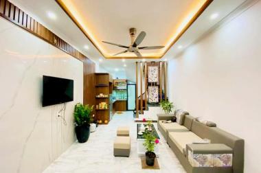 NHÀ MỚI ĐẸP PHỐ NGUYỄN TRÃI CẠNH ROYAL CITY NGÃ TƯ SỞ  5 TẦNG DT:30M2 SỔ ĐỎ T2:35M2 3 PHÒNG NGỦ