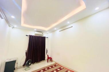 Bán Nhà Ngô Gia Tự, Long Biên 40m2, 4T chỉ 3,75 tỷ (Nhà Dân Xây, Mặt Ngõ Thông)