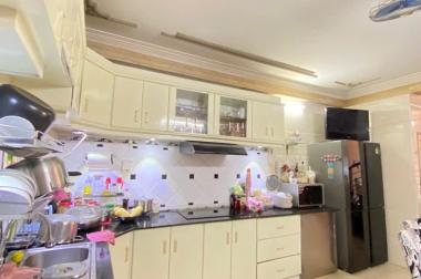 Giảm sâu 3 tỷ! Bán nhà 3 tầng mặt tiền Núi Thành cạnh Tiểu La. Dòng tiền 350 tr/n. Giá nhỉnh 9 tỷ