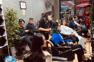 Salon còn thừa một phòng bên trong diện tích 40m vuông muốn cho thuê lại