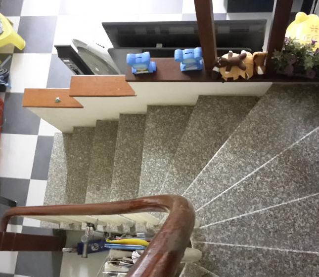 Bán nhà trong ngõ 144 Quan Nhân, 30m2 x5 tầng, MT: 3.3m, giá 2.2tỷ