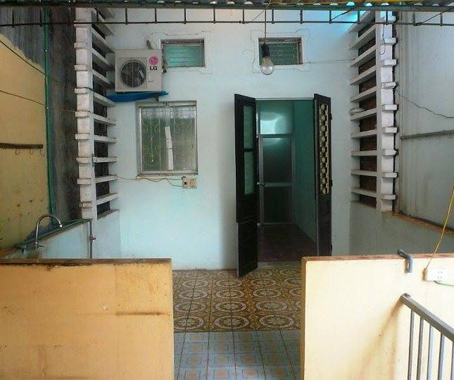 Cho thuê nhà nguyên căn phố Hoa Bằng: 40m2 x 2 tầng, có 2 phòng ngủ, giá 5,6 triệu/th