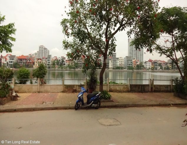 Bán biệt thự cực đẹp Nghi Tàm, Tây Hồ, Hà Nội, view Hồ Tây, 190m2, ô tô đỗ cửa