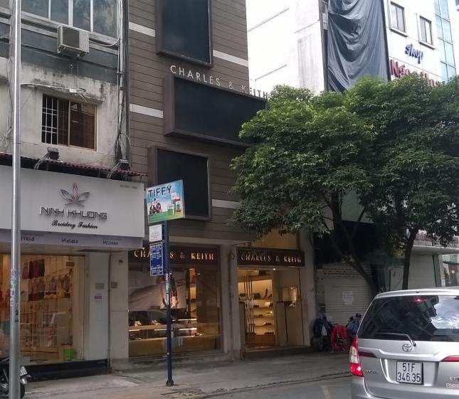 Bán gấp MT Nguyễn Trãi, P. Bến Thành Q. 1, khu vực vip giá 32 tỷ TL, LH: 0915 939 239