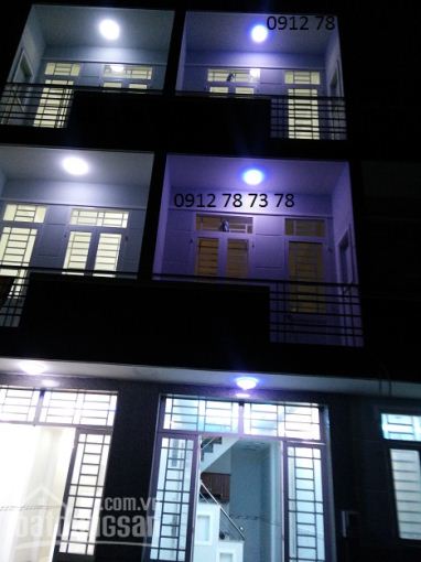 Bán nhà 2 lầu, 4 pn, dt 3m x 10m, giá 900 tr, đường Huỳnh Tấn Phát, Nhà Bè