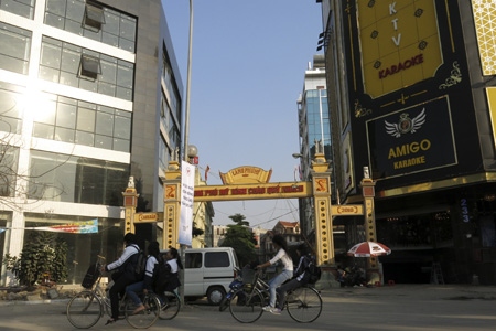 Bán nhà 5 tầng cổng làng Phú Mỹ đường Lê Đức Thọ, dt 32m2, Tây Nam giá 2,6 tỷ