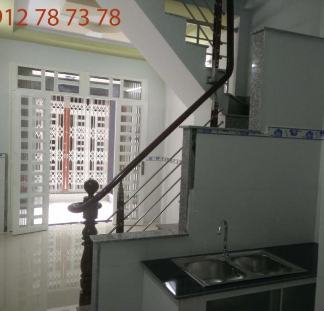 Bán nhà 2 lầu, 4PN, DT 3m x 10m, giá 900 tr, hẻm 495 Huỳnh Tấn Phát, Nhà Bè