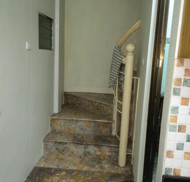 Bán căn hộ tập thể Đường Sắt 29 Láng Hạ, 100m2, giá 2,1tỷ