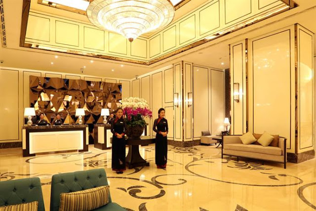 Bán khách sạn - Massage 7 lầu, đường Nguyễn Chí Thanh quận 5, giá 70 tỷ. LH: 0936 228 793