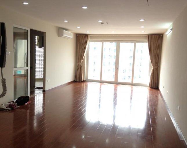 Chính chủ cho thuê căn hộ chung cư CC 57 Láng Hạ, 200m2, 3PN, đồ cơ bản, 21 triệu/tháng