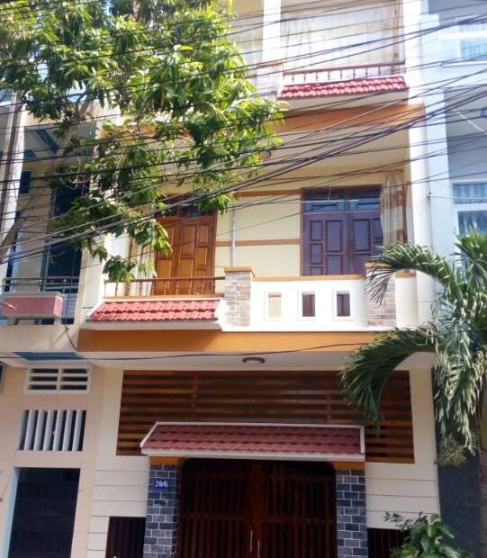 Cần bán gấp căn nhà đường Tôn Thất Tùng, Bình Định. Diện tích 75 m2, hướng Tây Bắc, 4PN