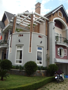 Bán khách sạn đường Bùi Thị Xuân, P2, Đà Lạt gía 13 tỷ 500 triệu