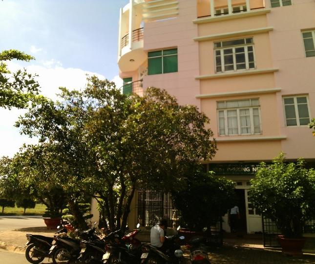Bán biệt thự Bình Nguyên, ngay làng đại học, giá chỉ 8 triệu/m2. LH: 0901359866