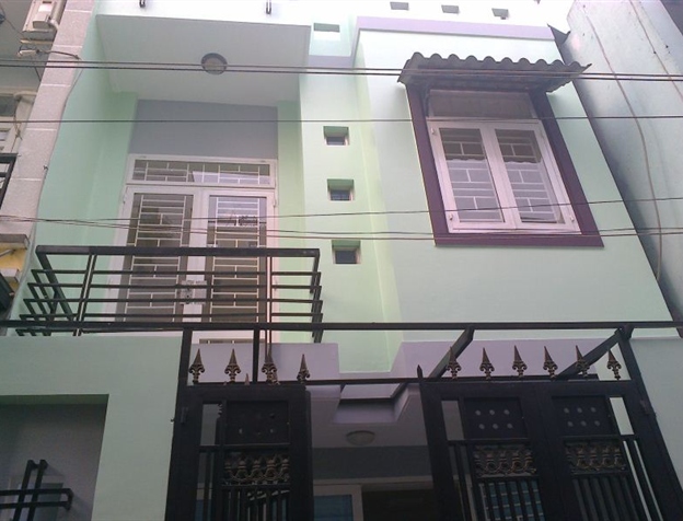 Bán nhà HXH đường Lê Thị Riêng, phường Bến Thành, Quận 1